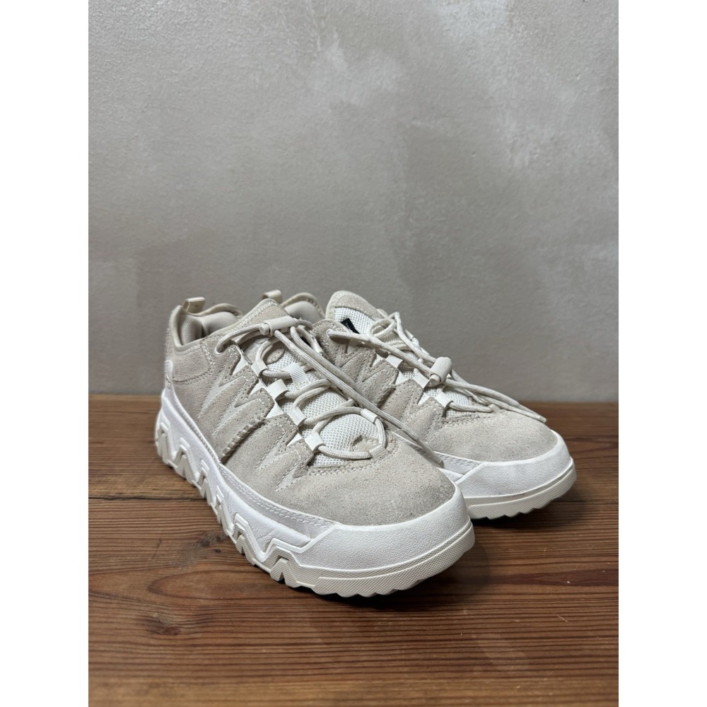 UGG Women's CapTrail Low Sneaker Beige Suede Size 7 Chunky Sole